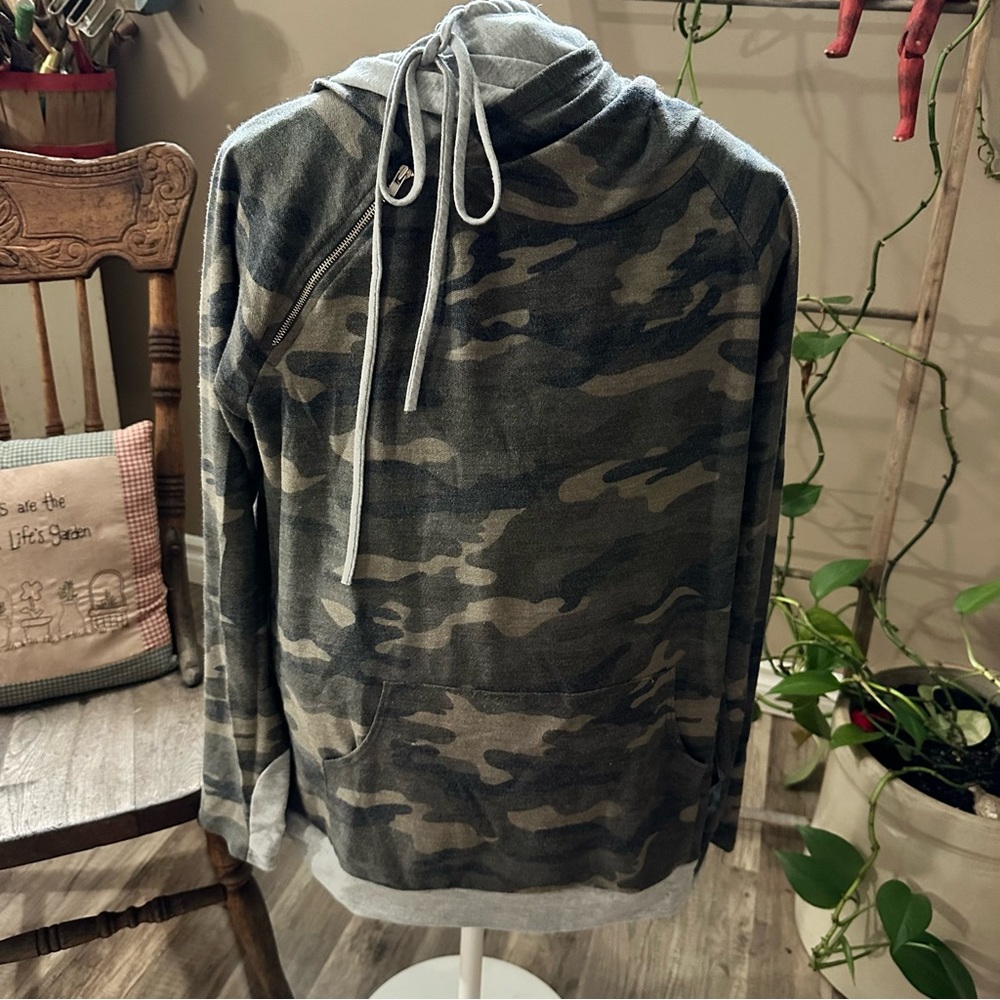 Double hood pullover with faux zipper